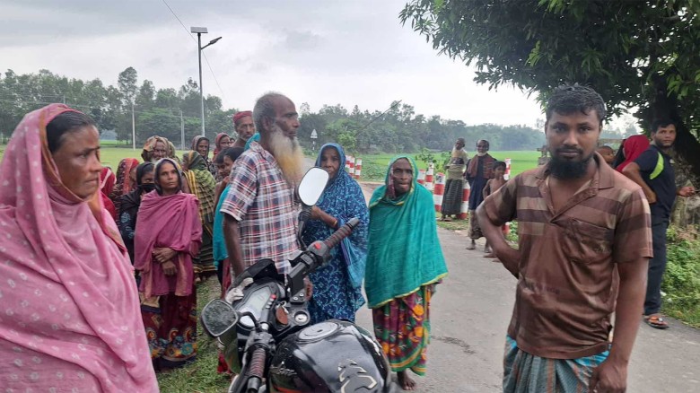 জামালপুরে অস্ত্রের মুখে পুকুর থেকে ২০ লাখ টাকার মাছ লুট...