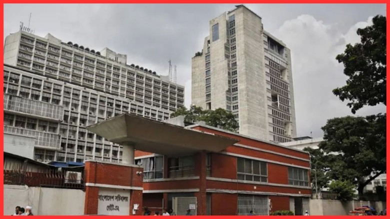 নতুন মন্ত্রিসভার প্রথম কর্মদিবস: সচিবালয়ে উৎসবের আমেজ