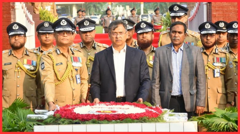স্বাধীনতা দিবসে শহীদ পুলিশ সদস্যদের প্রতি স্বরাষ্ট্রমন্ত্রী ও আইজিপির শ্রদ্ধা