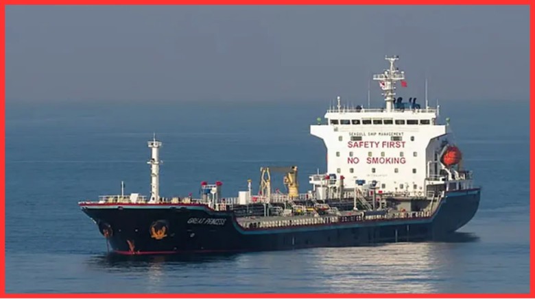 ৩৪ হাজার টন জেট ফুয়েল নিয়ে চট্টগ্রাম বন্দরে চীনা ট্যাংকার