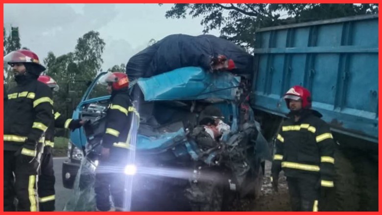মিরসরাইয়ে দাঁড়িয়ে থাকা ট্রাকে আরেক ট্রাকের ধাক্কা, হেলপার নিহত