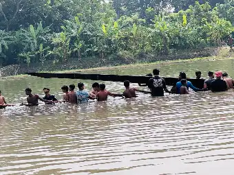 তিন বছর পর তোলা হলো আলফাডাঙ্গার চাপুলিয়ার ঐতিহ্যবাহী দুই নৌ