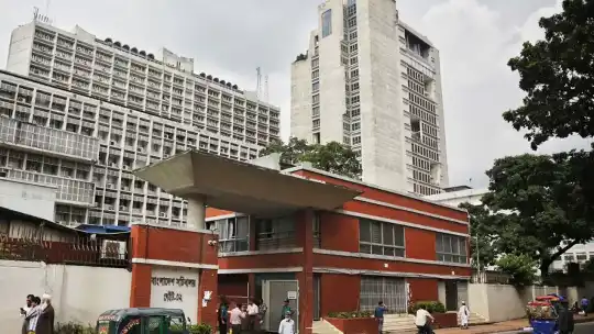 রাজধানীর শেরে বাংলা নগরের আগারগাঁওয়ের পুরাতন বাণিজ্য মেলার ম