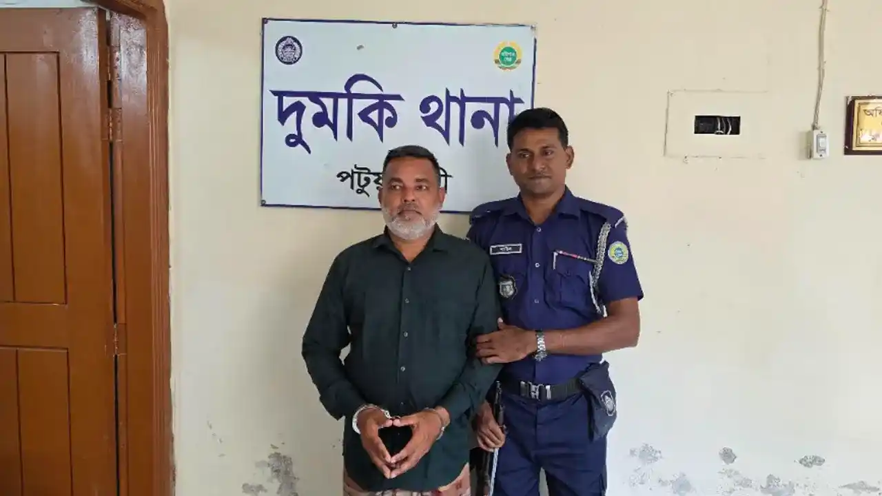 পটুয়াখালীর দুমকিতে বিএনপির দলীয় কার্যালয় ভাঙচুর ও মারামারির 