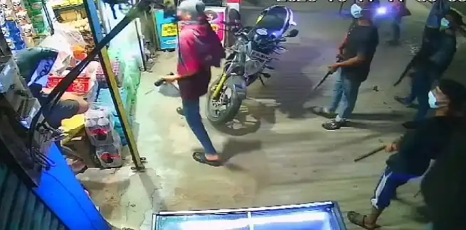 নোয়াখালীতে মুদিদোকানিতে গুলি: ২০ সেকেন্ডের হামলার সিসিটিভি ভ