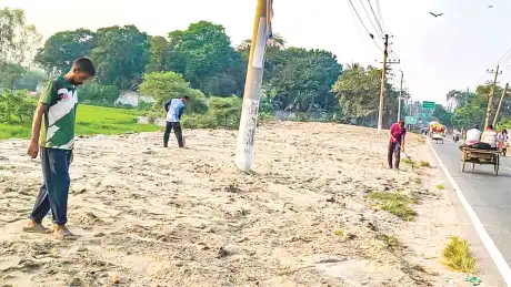 তারেক রহমানের সফরকে কেন্দ্র করে সৈয়দপুরে ময়লার স্তূপে বালু