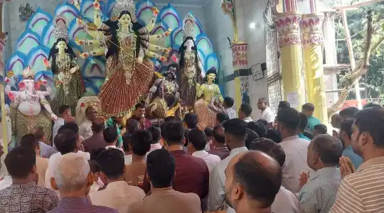 শতবর্ষ পেরোনো ঢাকার নবাবগঞ্জের মন্দিরে দুই বাংলার মিলনমেলা