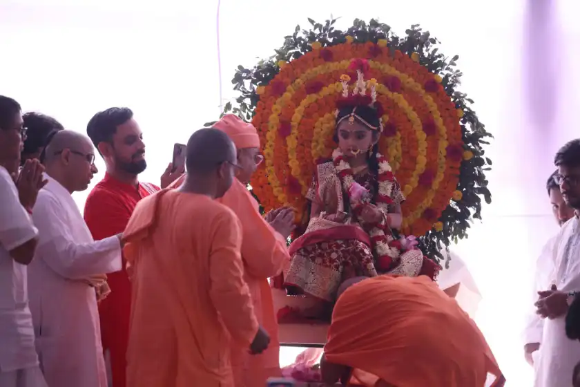 ঢাকেশ্বরী মন্দিরে সন্ধিপূজা ও বেলুড় মঠের ঐতিহ্যবাহী কুমারীপূ