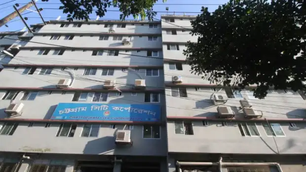চসিকের সড়ক উন্নয়নে অনিয়ম ও অর্থ আত্মসাতের মামলায় তিনজন কারাগ