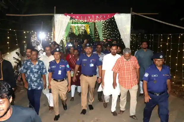 গোলাপগঞ্জে পূজামণ্ডপ পরিদর্শন করলেন সিলেট রেঞ্জের ডিআইজি