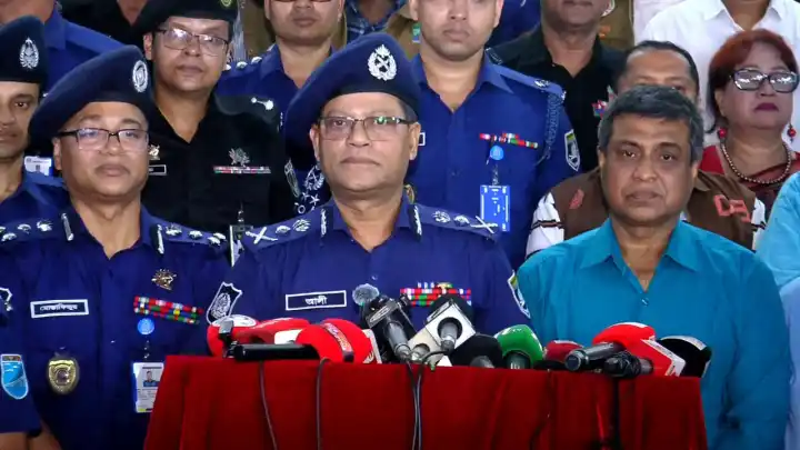 মাদক ও চাঁদাবাজদের বিন্দুমাত্র ছাড় দেওয়া হবে না: আইজিপি
