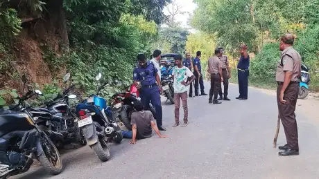 কক্সবাজারের ঈদগাঁও সড়কে দুই দফায় ডাকাতি, ১৫-১৬টি গাড়িতে লুট
