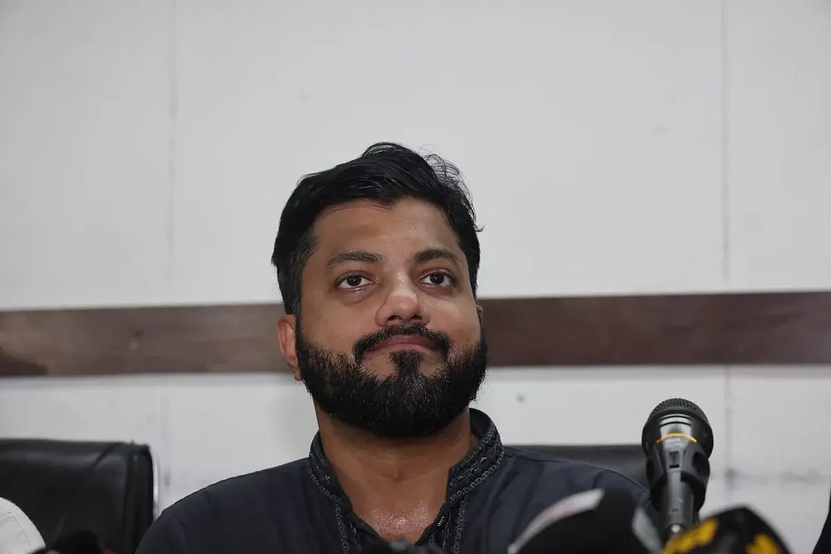 ইশরাকের পদত্যাগ: গুজব অস্বীকার থেকে স্বেচ্ছায় অব্যাহতির যত ন