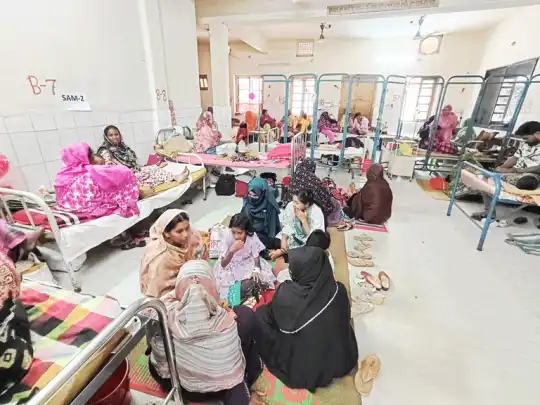 চুয়াডাঙ্গা সদর হাসপাতালে উপচে পড়া ভিড়, শিশু ওয়ার্ডে ধারণক্ষম