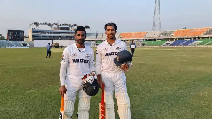 খেলাধুলার ব্যস্ততায় পূজার আনন্দ থেকে দূরে ক্রিকেটার শুভাগত হ