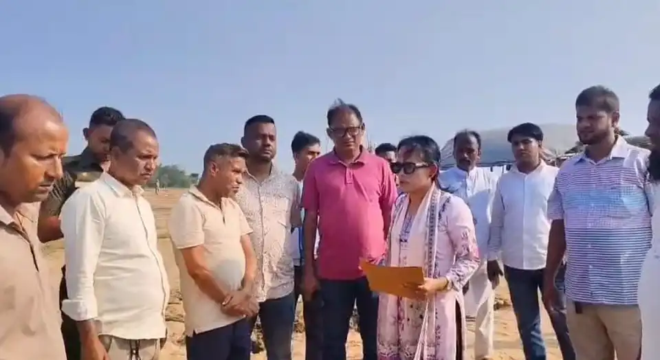 সুনামগঞ্জে উন্মুক্ত দরপত্র ছাড়াই বিএনপি নেতাকে দুই বালুমহালে