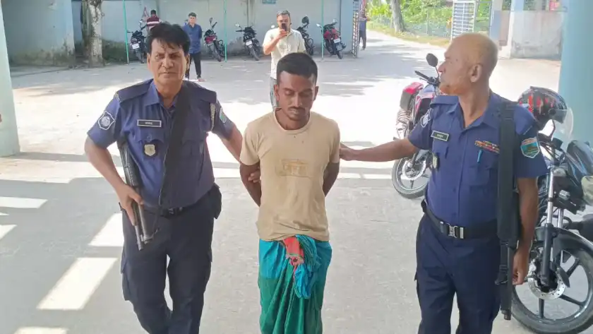 নেশার টাকার জন্য মাকে কাস্তে দিয়ে কুপিয়ে হত্যার পর আটক ছেলে