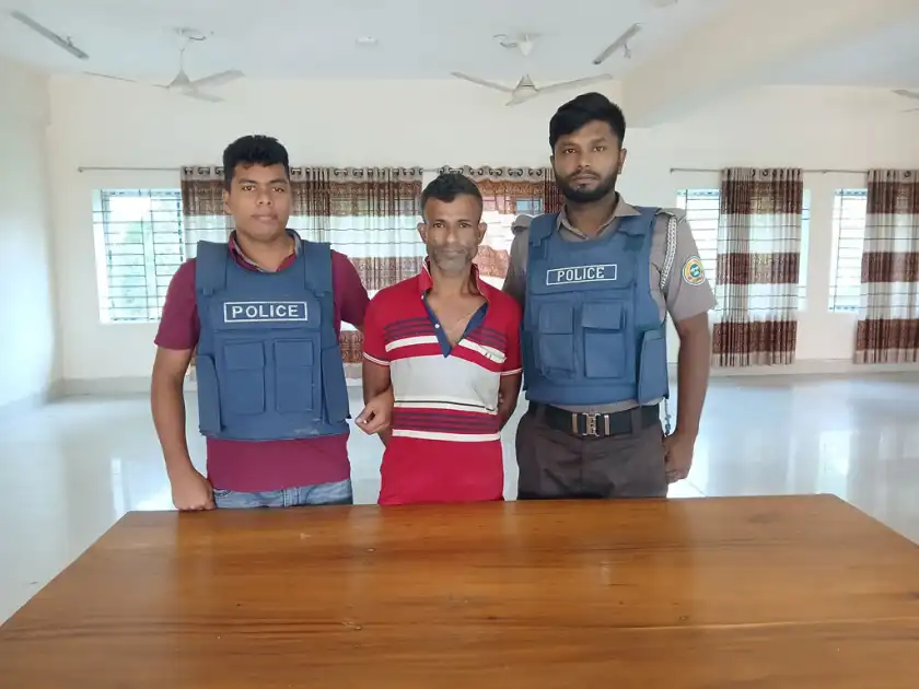 মুলাদীতে জেলে ও যাত্রীদের ওপর বোমা হামলা, গ্রেপ্তার ‘বোমারু 