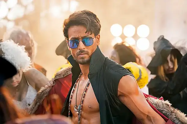 টাইগার শ্রফের গাড়িতে গুলি: ফাঁদে ফেলা হয়েছে ছেলেকে, দাবি মায়