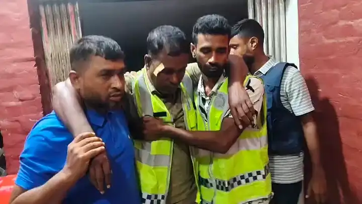 পরোয়ানা প্রত্যাহারের কাগজ দেখানোর পরও ভালুকায় পুলিশের ওপর স্