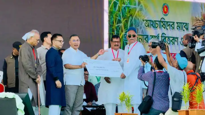 আখচাষির প্রণোদনা নিয়ে এমপি ও রাজনৈতিক নেতার দ্বান্দ্বিক অবস্