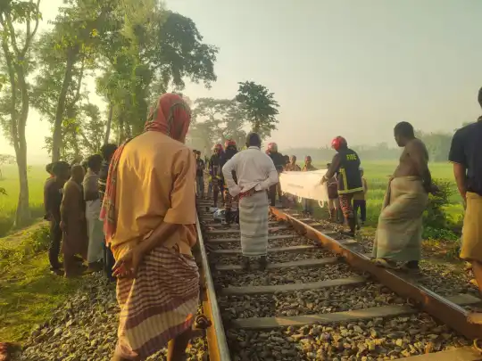 পূজা দেখতে ঘর থেকে বের হওয়া যুবকের কাটা পড়া মরদেহ উদ্ধার
