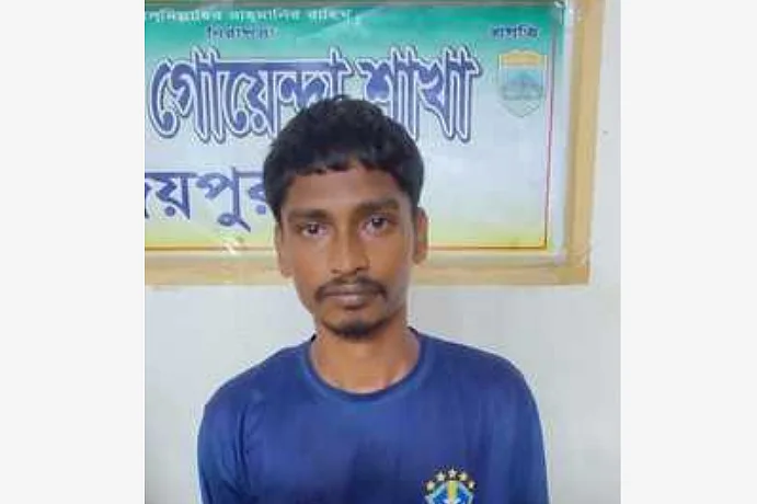 কালাই থানায় ঢুকে তিন পুলিশ সদস্যকে পিটিয়ে জখমের ঘটনায় মাদক ম