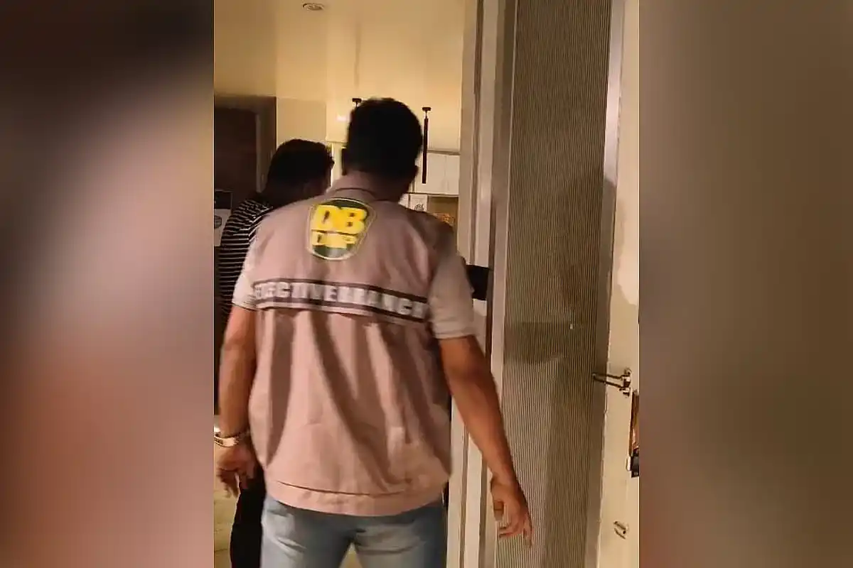 ভাটারায় অতিরিক্ত ডিআইজির বাসায় ডিবির অভিযান, আটক ৮৫
