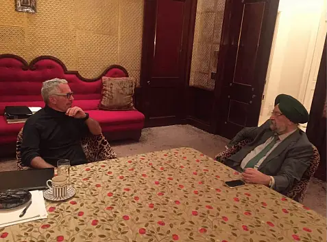 এপস্টিনের সঙ্গে হরদীপ সিং পুরির ছবি নিয়ে সরগরম রাজনীতি, মন্ত্রীর পদত্যাগ দাবি বিরোধীদের
