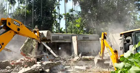 আসামে বুলডোজার চালিয়ে ভেঙে দেওয়া হলো সহস্রাধিক বাড়ি