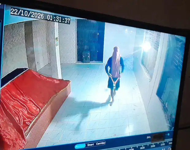 নাটোরে মাজার ও মসজিদে গ্রিল কেটে চুরি, লুটেছে সিন্দুক