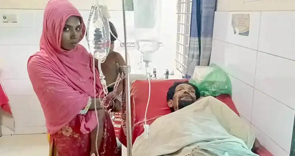 শখের গোখরার কামড়ে হাসপাতালে ভর্তি কাঠমিস্ত্রি ইকবাল