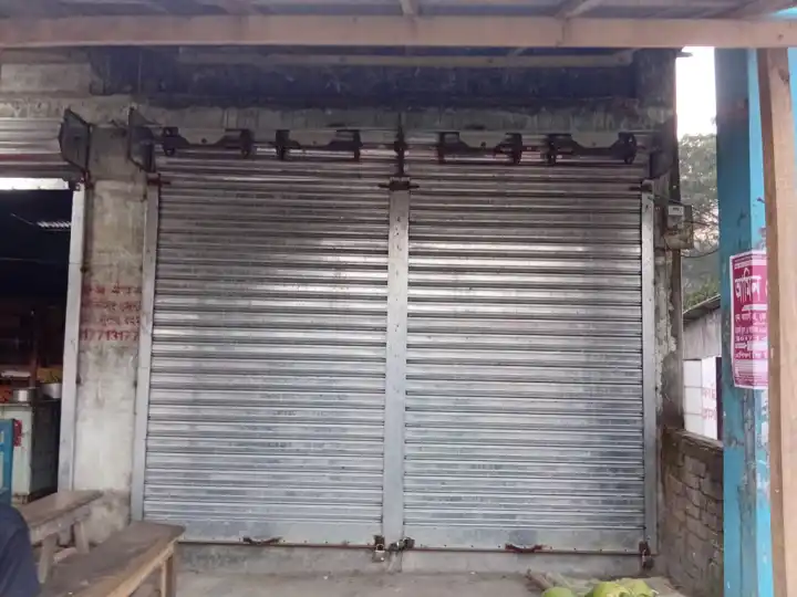 দোকান দখলের ঘটনায় আমতলী থানায় মামলা, তালা খোলার নির্দেশ