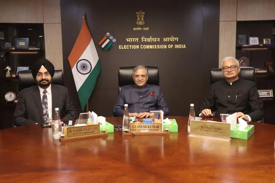 জ্ঞানেশ কুমারের কাছেই কমিশনারদের চিঠি ফেরত পাঠালেন কেবিনেট স