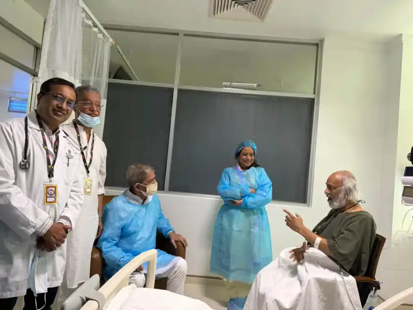 এভারকেয়ার হাসপাতালে মঈন খানকে দেখতে গেলেন রাষ্ট্রপতি