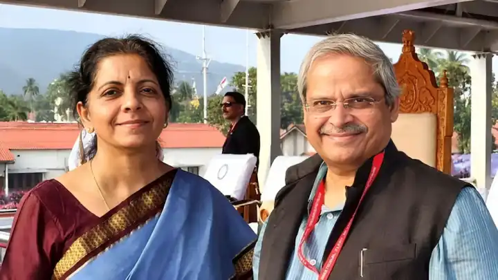 মোদী সরকারের সমালোচনায় মুখর অর্থমন্ত্রীর স্বামী