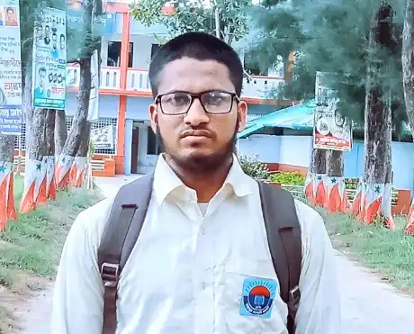 অভাব জয় করে পরিবারের দায়িত্ব নিলেন ইয়াছিন