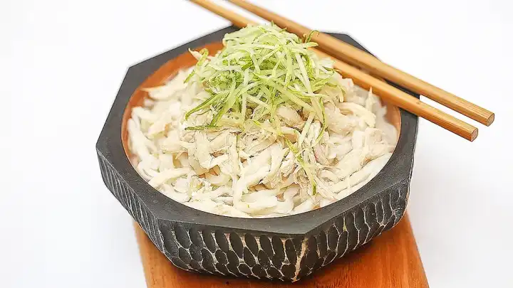 কোরিয়ান ডাক কালগুকসু তৈরির সহজ উপায়