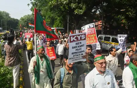 দিল্লিতে পিপলস মার্চ, নির্বাচন কমিশন অভিমুখে বিক্ষোভে আটক শত