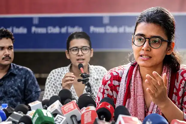 ভাইরাল ভিডিও অপপ্রচার নিয়ে যা বললেন নেহা বোরা