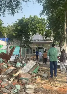 কড়া নিরাপত্তার মধ্যে দিল্লির শতবর্ষী মসজিদে জুমার নামাজ