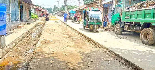 সৈয়দপুরে সড়ক সংস্কারে ধীরগতি, চরম দুর্ভোগে মানুষ