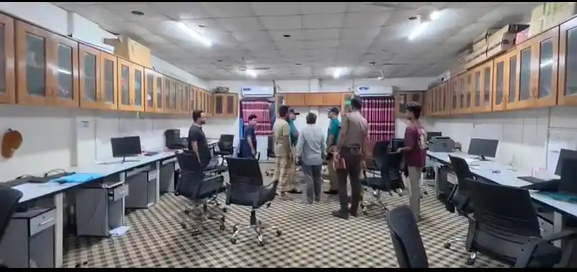শনিবারের মধ্যে মীমাংসা না করলে লাশ ফেলার হুমকি বাদীকে