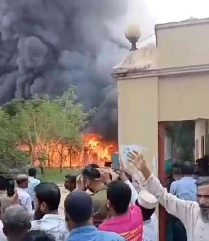 গাজীপুরে সুপ্রিম গার্মেন্টসের কার্টুনের গুদামে আগুন