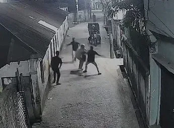 বিবিরহাটে ১২ সেকেন্ডে বৃদ্ধের ব্যাগ ছিনতাই, সিসিটিভি ভিডিও ভ