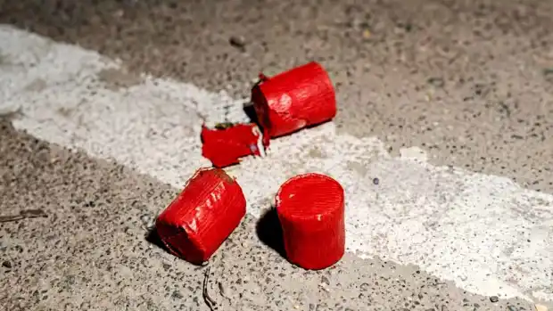 তেজগাঁওয়ে ককটেল বিস্ফোরণ, আহত পথচারী