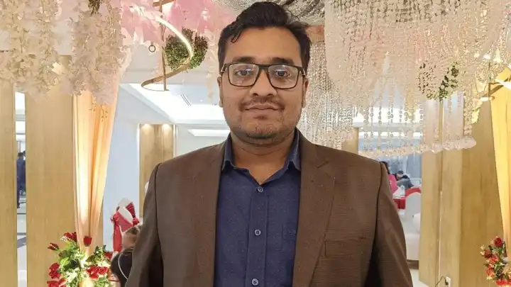 মানিকগঞ্জে আড়াই লাখ টাকা নিয়েও চাকরি মেলেনি যুবকের