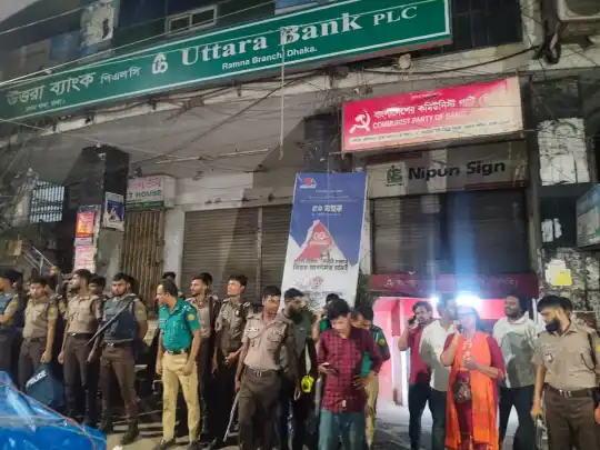 পল্টনে সিপিবির কার্যালয়ের সামনে দুই কর্মীকে মারধর