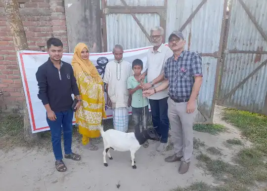 জলঢাকায় অনাথ শিশুর মুখে হাসি ফোরাল প্রথম আলোর বন্ধুসভা