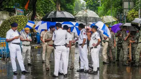 কলকাতায় বাবা ও ছেলেকে নগ্ন করে ঘোরানোর অভিযোগে মামলা
